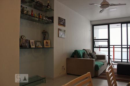 Apartamento à venda com 90m², 3 quartos e 2 vagasSala