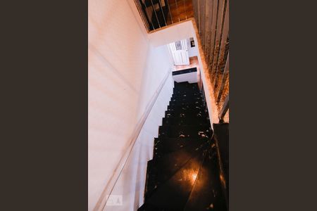 Casa à venda com 186m², 3 quartos e 1 vagaEscada Sobrado