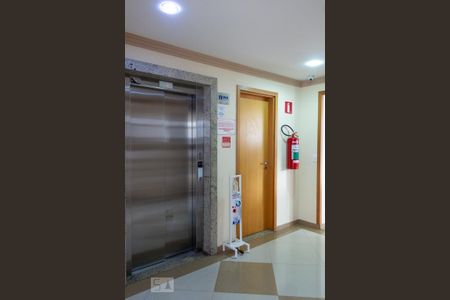 Elevador de apartamento para alugar com 2 quartos, 52m² em Vila São Pedro, Santo André