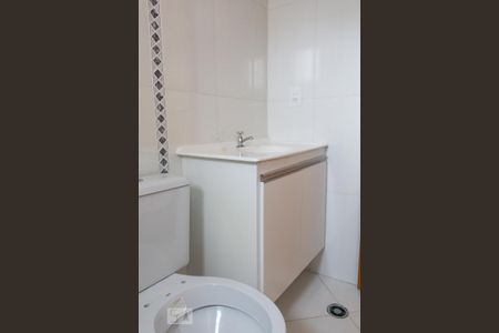 Banheiro de apartamento para alugar com 2 quartos, 52m² em Vila São Pedro, Santo André