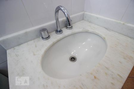 Apartamento à venda com 71m², 2 quartos e sem vagaDetalhe Banheiro