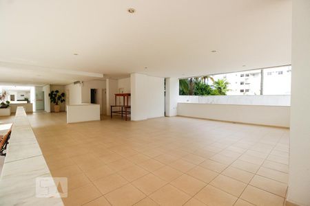 Apartamento à venda com 71m², 2 quartos e sem vagaÁrea comum - Salão de festas