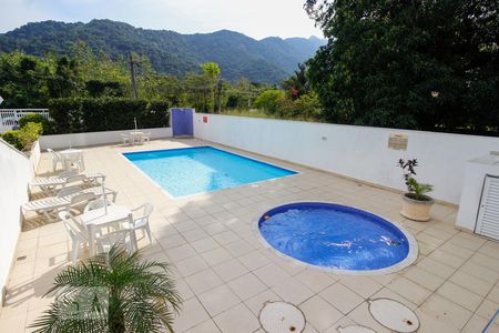 Apartamento à venda com 71m², 2 quartos e sem vagaÁrea comum - Piscina