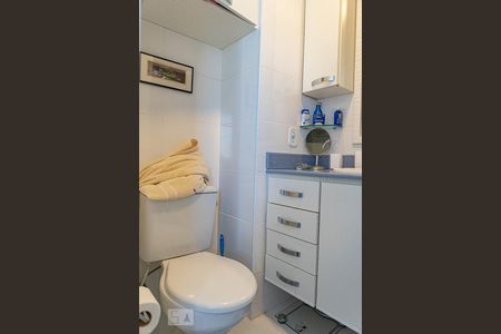 Apartamento à venda com 195m², 3 quartos e sem vagaBanheiro da Suíte 02