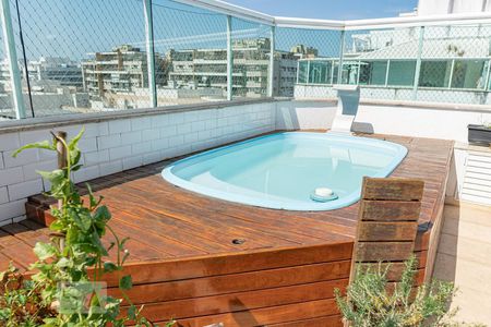 Apartamento à venda com 195m², 3 quartos e sem vagaPiscina Privativa