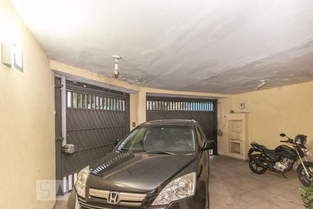 Casa à venda com 156m², 4 quartos e 2 vagas Casa à venda com 156m², 4 quartos e 2 vagasGaragem