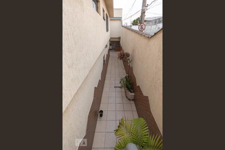 Casa à venda com 156m², 4 quartos e 2 vagas Casa à venda com 156m², 4 quartos e 2 vagasCorredor externo
