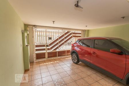 Garagem  de casa à venda com 3 quartos, 150m² em Parque Císper, São Paulo