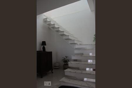 Apartamento para alugar com 350m², 4 quartos e 2 vagasEscada