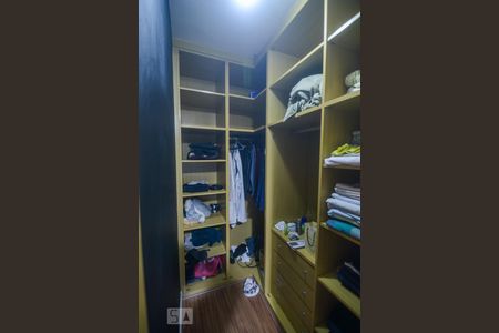 Casa para alugar com 220m², 4 quartos e sem vagaCloset