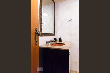 Casa à venda com 430m², 8 quartos e 2 vagasBanheiro 5