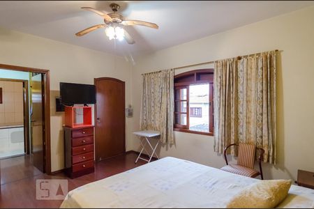 Casa à venda com 250m², 4 quartos e 3 vagas Casa à venda com 250m², 4 quartos e 3 vagasSuite