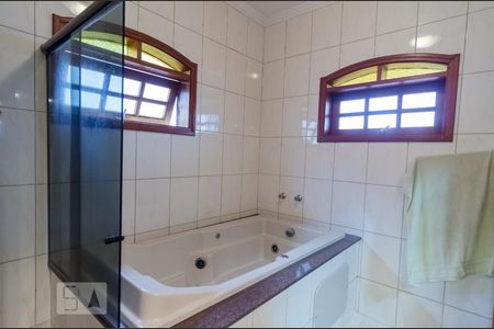 Casa à venda com 250m², 4 quartos e 3 vagas Casa à venda com 250m², 4 quartos e 3 vagasBanheiro da suite