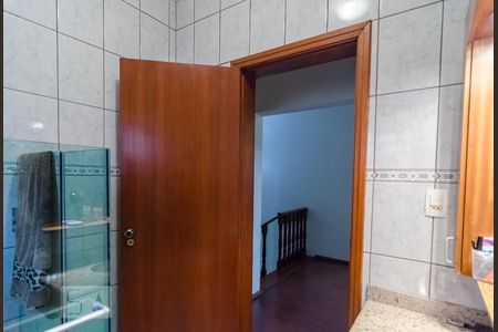 Casa à venda com 250m², 4 quartos e 3 vagas Casa à venda com 250m², 4 quartos e 3 vagasBanheiro social
