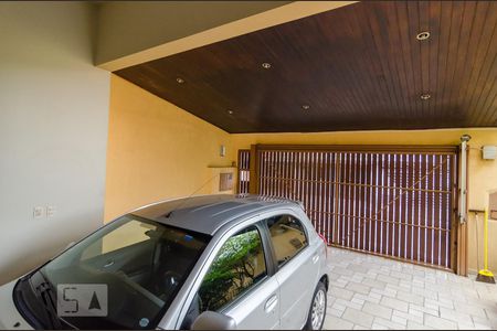 Casa à venda com 250m², 4 quartos e 3 vagas Casa à venda com 250m², 4 quartos e 3 vagasGaragem