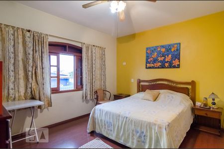 Casa à venda com 250m², 4 quartos e 3 vagas Casa à venda com 250m², 4 quartos e 3 vagasSuite