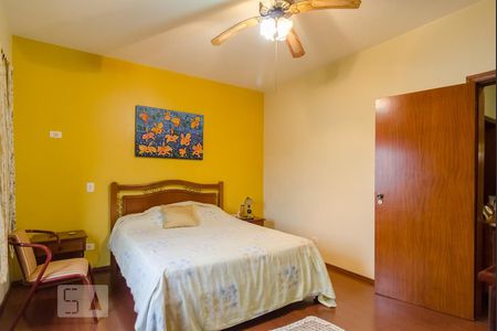 Casa à venda com 250m², 4 quartos e 3 vagas Casa à venda com 250m², 4 quartos e 3 vagasSuite