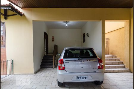 Casa à venda com 250m², 4 quartos e 3 vagas Casa à venda com 250m², 4 quartos e 3 vagasGaragem