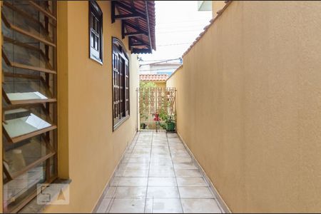 Casa à venda com 250m², 4 quartos e 3 vagas Casa à venda com 250m², 4 quartos e 3 vagasCorredor