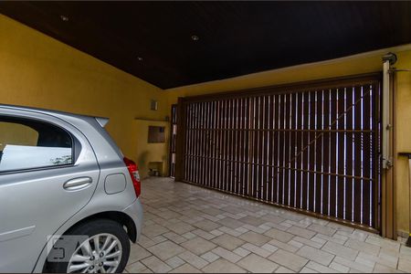Casa à venda com 250m², 4 quartos e 3 vagas Casa à venda com 250m², 4 quartos e 3 vagasGaragem