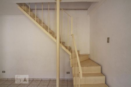 Escada de casa para alugar com 2 quartos, 120m² em Imirim, São Paulo