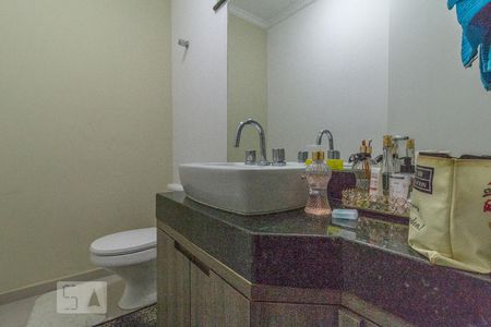 Casa à venda com 200m², 3 quartos e 7 vagas Casa à venda com 200m², 3 quartos e 7 vagasLavabo