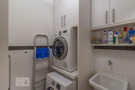 Casa à venda com 200m², 3 quartos e 7 vagas Casa à venda com 200m², 3 quartos e 7 vagasLavanderia