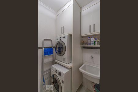 Casa à venda com 200m², 3 quartos e 7 vagas Casa à venda com 200m², 3 quartos e 7 vagasLavanderia