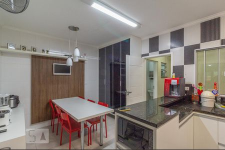 Casa à venda com 200m², 3 quartos e 7 vagas Casa à venda com 200m², 3 quartos e 7 vagasCozinha