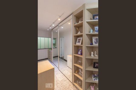 Casa à venda com 200m², 3 quartos e 7 vagas Casa à venda com 200m², 3 quartos e 7 vagasCorredor - Armário