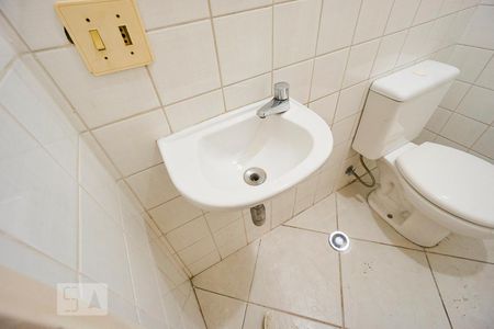 Apartamento para alugar com 81m², 3 quartos e 2 vagasDetalhe banheiro de serviço