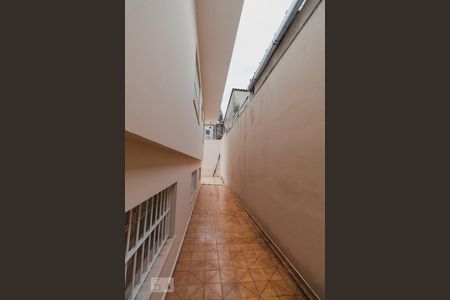 Casa à venda com 450m², 3 quartos e 6 vagasCorredor