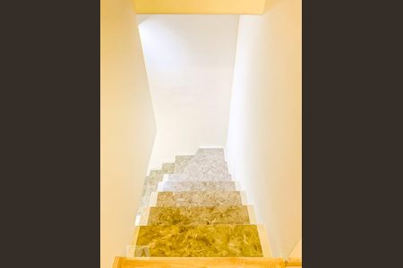Casa de condomínio à venda com 100m², 2 quartos e sem vagaEscada