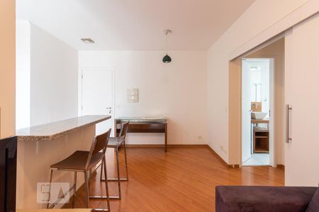Sala de apartamento para alugar com 1 quarto, 45m² em Vila Olímpia, São Paulo