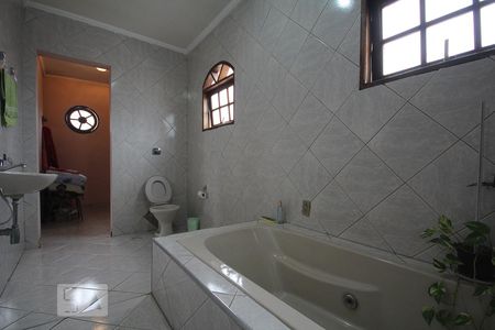 Casa à venda com 191m², 3 quartos e 5 vagasBanheiro da Suíte