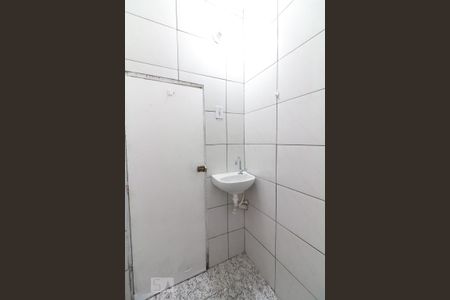Banheiro de casa de condomínio para alugar com 2 quartos, 45m² em Cocaia, Guarulhos
