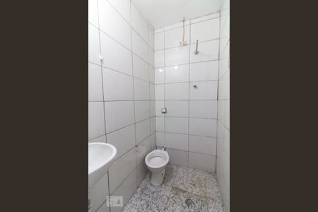 Banheiro de casa de condomínio para alugar com 2 quartos, 45m² em Cocaia, Guarulhos