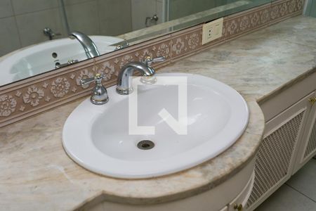 Apartamento para alugar com 300m², 4 quartos e 3 vagasBanheiro da Suíte 2