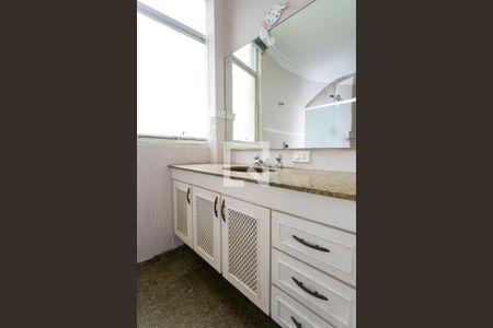 Apartamento para alugar com 300m², 4 quartos e 3 vagasBanheiro da Suíte 1