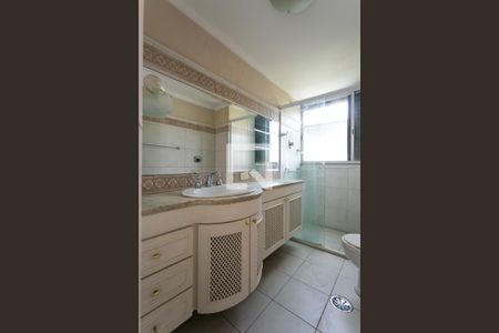 Apartamento para alugar com 300m², 4 quartos e 3 vagasBanheiro da Suíte 2