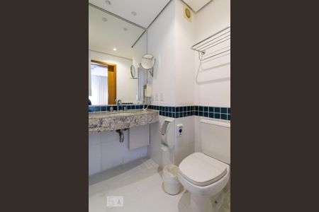 Banheiro de kitnet/studio para alugar com 1 quarto, 30m² em Paraíso, São Paulo