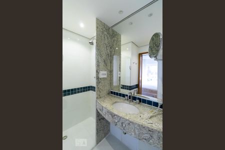 Banheiro de kitnet/studio para alugar com 1 quarto, 30m² em Paraíso, São Paulo