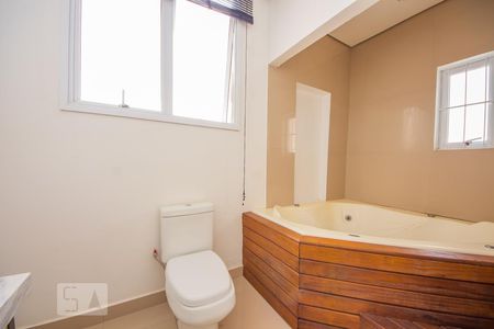 Casa à venda com 250m², 4 quartos e 4 vagas Casa à venda com 250m², 4 quartos e 4 vagasBanheiro 1