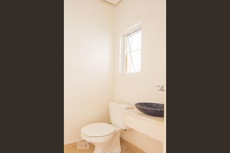 Casa à venda com 250m², 4 quartos e 4 vagas Casa à venda com 250m², 4 quartos e 4 vagasBanheiro 2