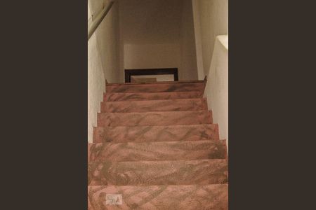 Casa à venda com 300m², 4 quartos e 3 vagasEscada de Acesso aos Quartos