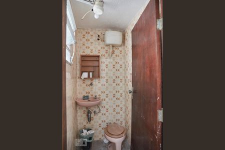 Casa à venda com 102m², 2 quartos e 2 vagasBanheiro da Edicula