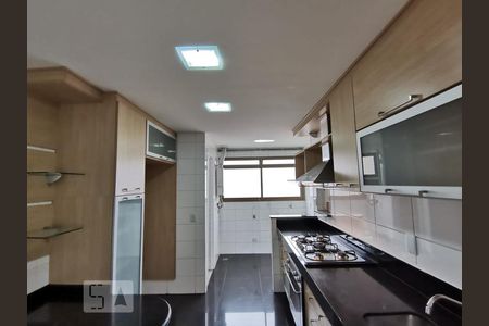 Apartamento à venda com 103m², 3 quartos e 2 vagasCozinha