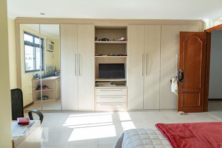 Apartamento para alugar com 372m², 5 quartos e 3 vagas Apartamento para alugar com 372m², 5 quartos e 3 vagasQuarto 01