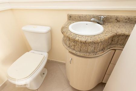 Casa de condomínio à venda com 155m², 3 quartos e 4 vagasLavabo 