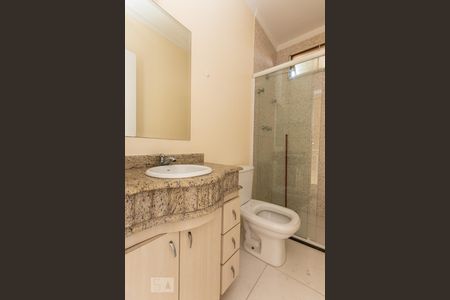 Casa de condomínio à venda com 155m², 3 quartos e 4 vagasBanheiro 